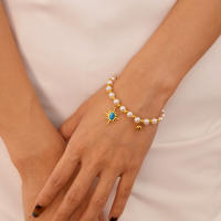 Pulsera estilo francés vintage para mujer: dije geométrico de perlas y turquesas, joyería retro de acero inoxidable de titanio - details 6