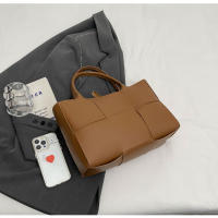 Bolso de mano para mujer, nuevo bolso de hombro premium de gran capacidad, tejido versátil para llevar debajo del brazo. - details 23