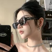 Gafas de Moda para Mujer, Estilo Casual Cuadrado Negro Vintage Encantador Clásico Vivo Elegante Dulce al Estilo Ins Moderno y Sencillo, Ideal para el Verano y la Vida Diaria - details 3