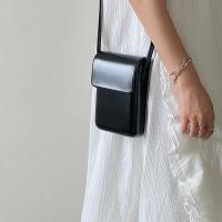 Bolso cruzado magnético de moda para mujeres Diseño vertical elegante Mini bolso de hombro de cuero PU Diseño minimalista para el teléfono - details 16
