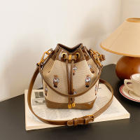 Nuevo bolso casual de moda de oso de alta gama, bolso de cubo portátil, bolso de mensajero de hombro. - details 20