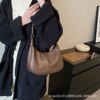 Nueva bolsa de axila popular y versátil de cuero con textura de cera de aceite, bolso de hombro de moda. - details 17