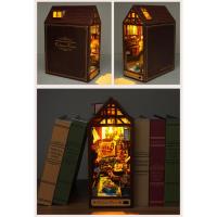 Estante de madera para libros, miniatura de casa de bosque con luciérnagas, casa de muñecas con animales, sujetalibros, juguete para adultos y niños, regalo. - details 1
