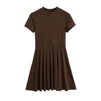Vestido básico de manga corta de color sólido ajustado de estilo europeo y americano para mujer con cintura y cuello medio alto delgado Empalme de una palabra falda de swing grande - details 19