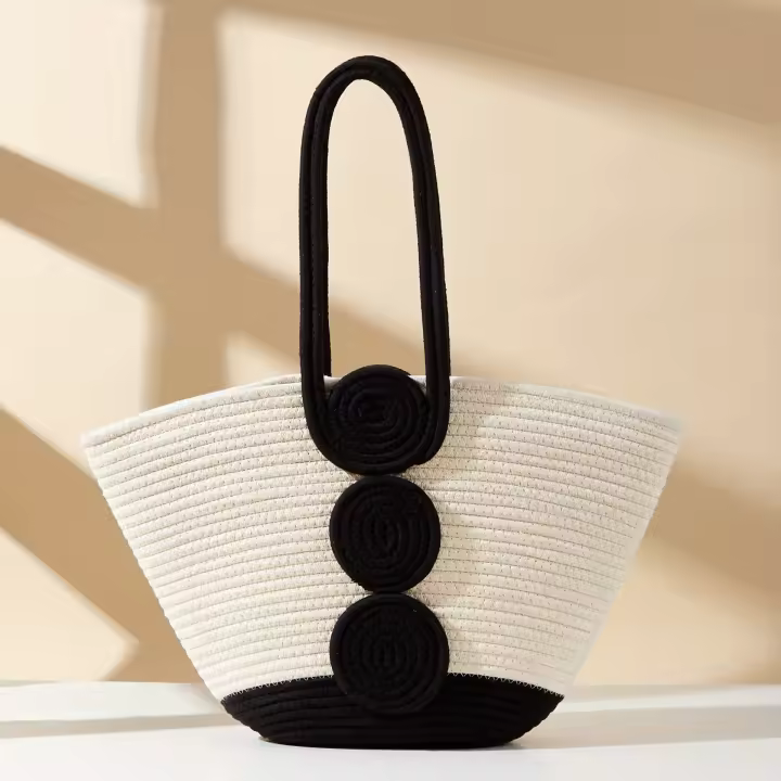 Bolso de Hombro de Paja Hecho a Mano Gran Capacidad, Diseño Elegante con Botones Decorativos - 1