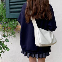 Bandolera de piel sintética suave para mujer, bolso de hombro de gran capacidad para estudiantes universitarios, novedad - details 3