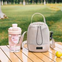 Bolsa de transporte de botella de agua de malla con correa para el hombro, bolso cruzado de nailon de secado rápido para botella de agua, asa de bolsillo frontal - details 4