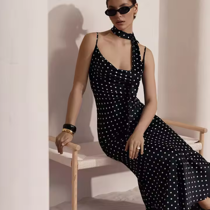Novedad de verano, vestido ajustado con tirantes finos y cuello oscilante, diseño elegante, para ir al trabajo - 1
