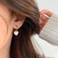 Pendientes colgantes de corazón rojo de amor, vino de diseño simple para mujer, círculo dorado, colgante de melocotón retro, joyería de moda - details 3