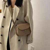 Bolso cruzado de cuero PU para mujer, cartera pequeña de diseñador, semicircular, estilo Retro, a la moda - details 11