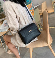 Bolso bandolera informal negro de piel sintética con solapa tipo mensajero de hombro simple para mujer - details 5
