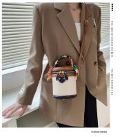Bolso de cubo para mujer, bolsa de cilindro cruzado, un hombro, portátil, a la moda, novedad de 2023 - details 0