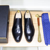 Zapatos de cuero hechos a mano con cuero genuino y una pieza de piel de vaca. - details 2