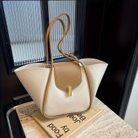 Bolso de hombro para mujer - Bolso minimalista elegante con cierre de herrajes en tono dorado, bolso informal y formal Negro/Beige/, Bolso estructurado duradero para mujer, Diseño elegante y elegante - details 0