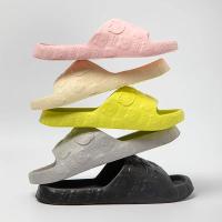 Chanclas de verano para mujer, sandalias de playa con diseño de oso de dibujos animados, chanclas para hombre con suela gruesa, zapatos antideslizantes para baño interior, sandalias para parejas - details 4