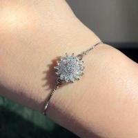 Pulsera giratoria de girasol: un accesorio calmante y relajante para regalos del día de San Valentín, regalos del día de Galentines, joyas de regalos de cumpleaños - details 1