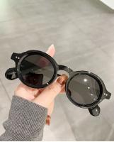 Gafas de Sol Retro con Remaches para Mujeres Lentes Polarizadas UV400 Estilo Punk para Primavera/Verano Deportes y Moda - details 0