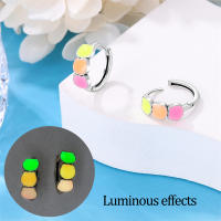 Aretes Redondos de Plata 925 Estilo Elegante para Mujeres con Piedra Principal de Zirconio y Diseño de Encanto Brillante Color en Oro - details 3