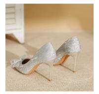 Zapatos de cristal franceses 2025 primavera y otoño nuevos zapatos de boda plateados con diamantes de imitación, punta de arco, tacones altos de aguja para mujer. - details 5