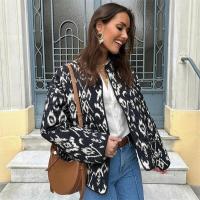 Chaqueta deportiva de moda para mujer primavera 2024 estampado de cara redonda versátil con manta t - details 5