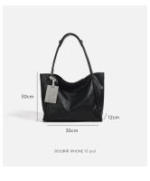 Bolso de mano de gran capacidad negro de cuero para mujer, nuevo bolso de hombro de primavera para viajeras, bolso grande para las axilas - details 5