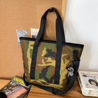 Bolso de mano SPUNK Camo Nylon - Gran capacidad, impermeable y duradero con correa ajustable |   Bolso bandolera y bandolera informal para exteriores con detalle reflectante y llavero gratis - details 5