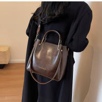 Bolso de hombro de cuero PU de gran capacidad para mujer, bolsos de mano de diseñador, tendencia de moda, invierno, 2023 - details 13