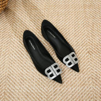 Zapatos de tacón bajo con punta en punta y diamantes de imitación negros de alta gama - details 12