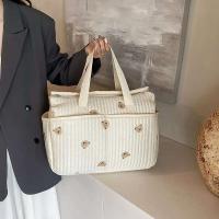 Nuevo bolso de mano para madre y bebé con oso bordado de alta capacidad, bolsa para cochecito portátil - details 1