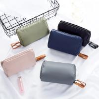 Bolso De Maquillaje Portátil Para Mujer Organizador De Cosméticos Bolsa De Monedas Mini Para Labiales Y Maquillaje Estilo Fashion Material Nylon - details 3