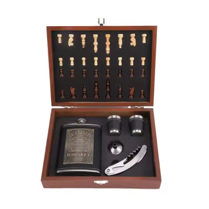Set Premium Vino/Whisky con Ajedrez - Caja Madera Noble, Acero Inox y Cuero PU, Incluye Sacacorchos + Copa 225ml + Pipa, Ideal para Regalos de Hombre, Camping y Fiestas - 1
