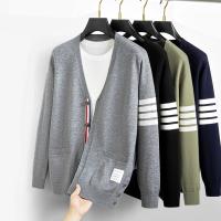 Cardigan de Punto de Marca Superior Novedad Primavera-Otoño Estilo Casual Coreano con Abertura Lateral V-cuello - details 1