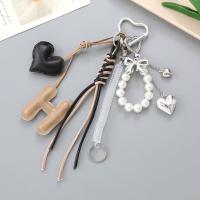Llavero con colgante de corazón, llavero de estilo coreano, encantadora cuerda trenzada, bolso con dije de dopamina, accesorios colgantes para bolso Y2k - details 1