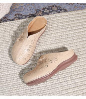 2025 Zapatos de mujer de suela blanda hueca europeos y americanos para pies gordos y anchos, nuevos zapatos de playa Baotou de alta gama de verano para mujer con suelas gruesas y medias pantuflas - details 31