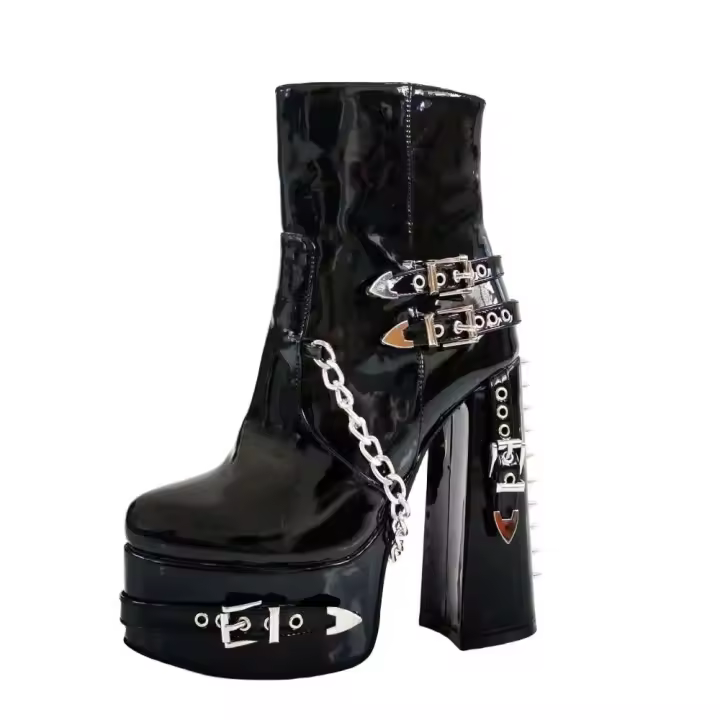 Botas cortas con plataforma y tacón alto para mujer, botines con remaches de cadena plateada de charol negro, Punk Y2K, chica picante, gótica, grande - 1