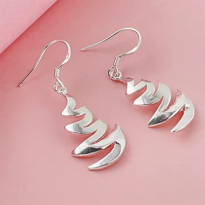 Pendientes ondulados chapados en plata, joyería de moda femenina, estilo minimalista, regalo de Navidad. - 1