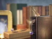Marca de Página de Pluma de Metal Elegante Regalo Perfecto para Mothers Day, Cumpleaños de Mujeres, Agradecimiento a los Profesores Accesorio Literario Chic para Lectores y Amantes de Libros con Caja de Regalo - details 0