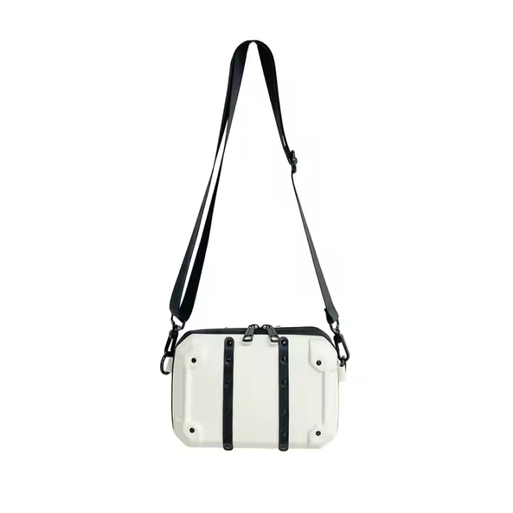 Bolso de mano personalizado con remaches para hombre, bolso cuadrado pequeño blanco fresco de moda, bolso de mensajero de hombro para mujer de moda. - 1