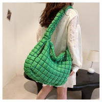 Bolso de mano tipo chaqueta nube plisada, bolso bandolera - details 11