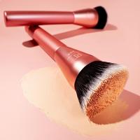 Real Techniques Brocha de Maquillaje Glow Redonda de Base para Maquillaje Líquido y Crema - details 1