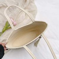 Bolso de mano tejido dulce a la moda, colgante con borlas, bolso de paja transpirable, bolso de playa de verano Beige de poliéster para mujer - details 12