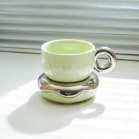Taza de café platillo cerámica de alto valor creativo ins alto sentido con cuchara crema viento donut taza de desayuno de gama alta - details 7
