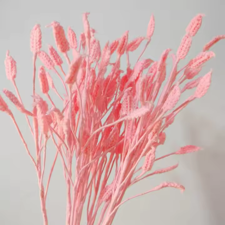 Bonito ramo de rosas tejido a mano, artesanía artesanal terminada, flores artificiales de ganchillo, plantas tejidas caseras, rama, decoración del banquete de boda - 1