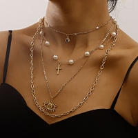 Collar con colgante de Cruz de ojo de demonio con cadena de perlas multicapa a la moda para mujer, collar de nicho - details 1