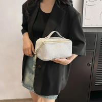 Bolso De Maquillaje Grande En Cuero PU Estilo Clásico Portátil Para Viajes Organizador De Cosméticos Estiloso Para Mujer Caja De Almacenamiento Manejable - details 2