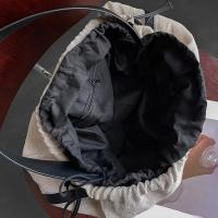 Bolso de Lienzo Minimalista 2025 Ligero, Espacioso, Cierre con Cordón, Diseño Duradero y Elegante para Uso Diario Disponible en Negro o Blanco - details 4