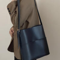 Bolso tipo cubo de gran capacidad para mujer, bolso cruzado convertible y bolso de mano con cierre a presión, bolso de viaje de trabajo espacioso en negro/blanco/, elegante bolso de hombro diario para mujer, bolso versátil, bolso elegante, asas resistente - details 8