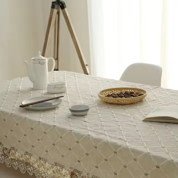 Mantel de Encaje de Algodón Bordado YOMDID Ideal para Decoración de Hogar, Boda, Mesita de Mesa de Navidad - 1