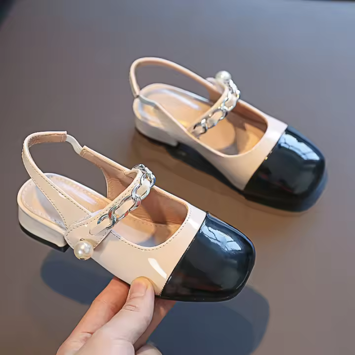 Nuevas Sandalias Negras Baotou Zapatillas de Niña Deslizantes y de Moda - 1