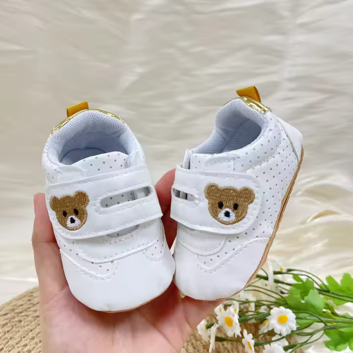Zapatos deportivos de oso panda para niños y niñas, moda infantil, zapatos de tablero para bebés de 0 a 18 meses, antideslizantes, de cuero transpirable para todas las estaciones. - 1